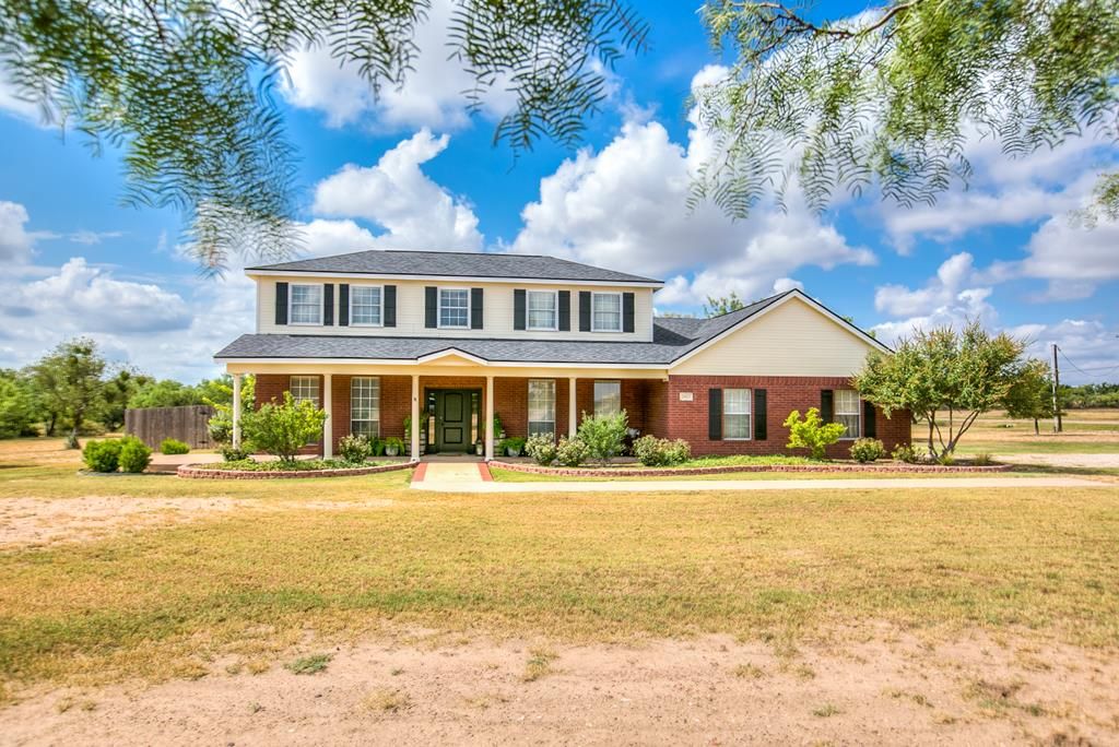 Image 1 of property listing at 2003 N 11th St, Ballinger, TX 76821