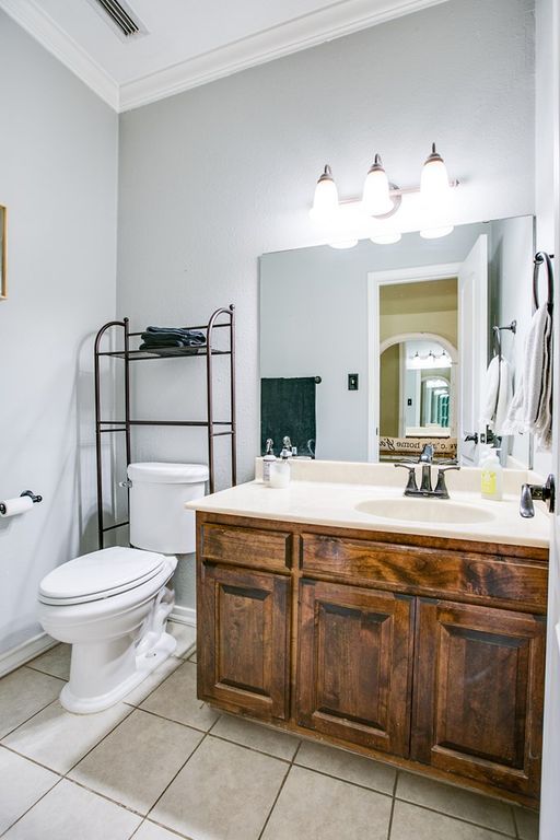 Image 17 of property listing at 2003 N 11th St, Ballinger, TX 76821