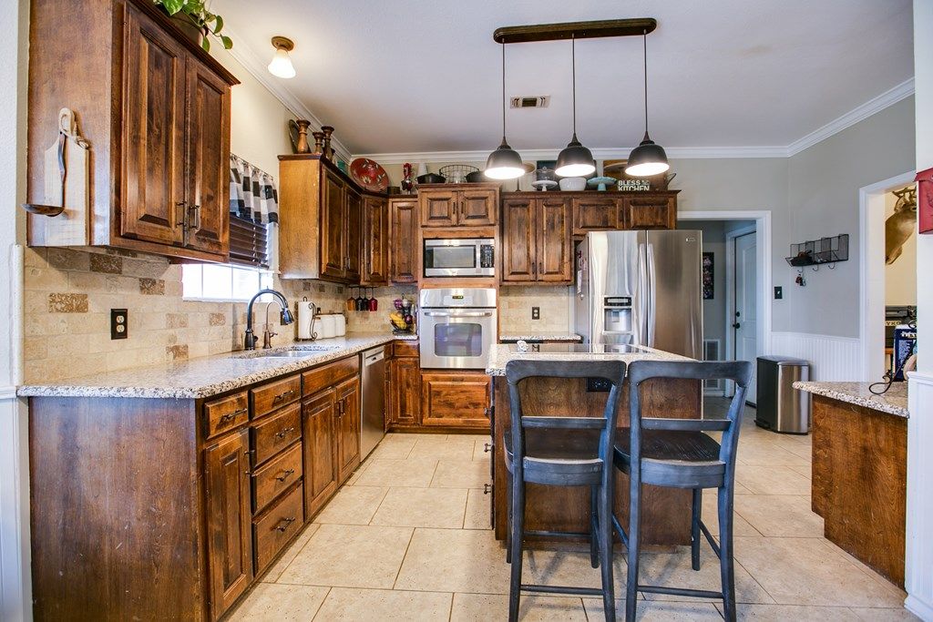 Image 23 of property listing at 2003 N 11th St, Ballinger, TX 76821