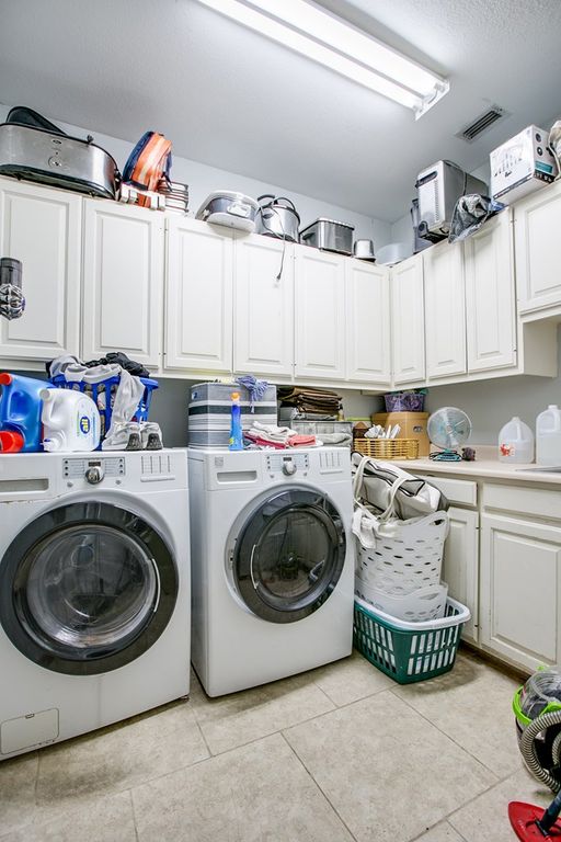 Image 27 of property listing at 2003 N 11th St, Ballinger, TX 76821