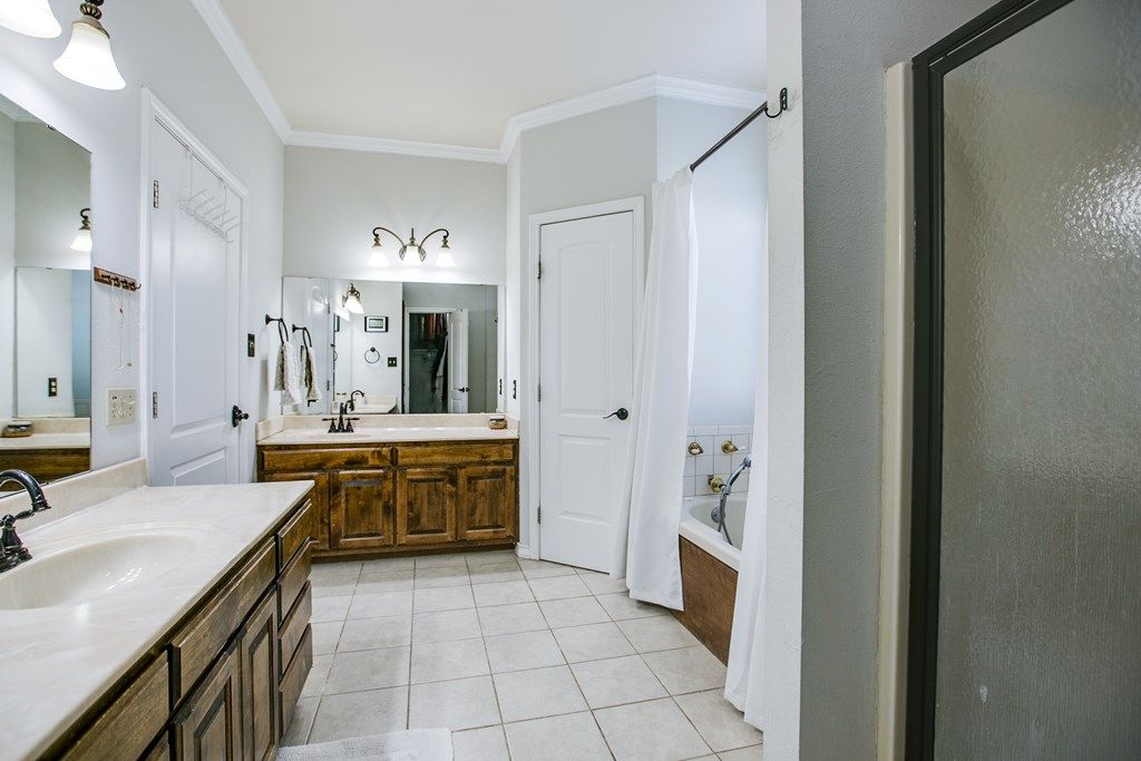 Image 29 of property listing at 2003 N 11th St, Ballinger, TX 76821