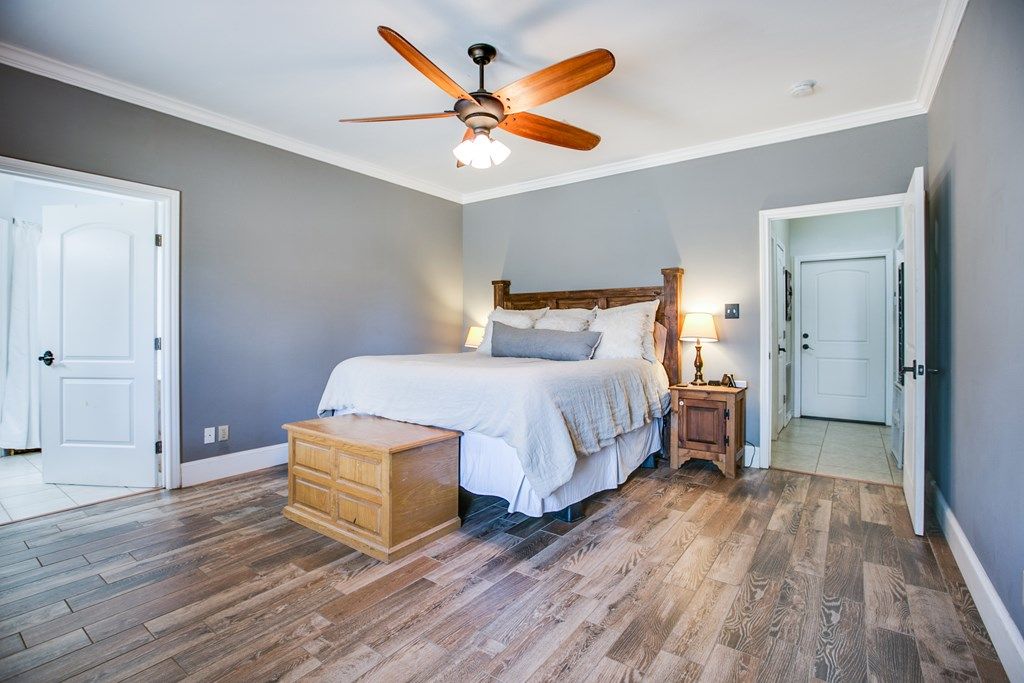 Image 33 of property listing at 2003 N 11th St, Ballinger, TX 76821