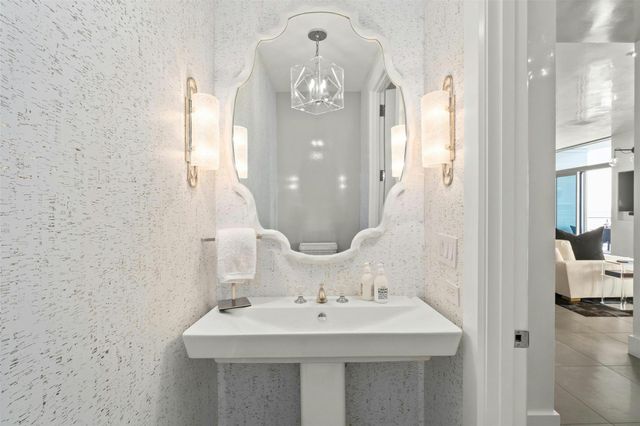 200 Congress Ave 41Q, Austin, TX 78701