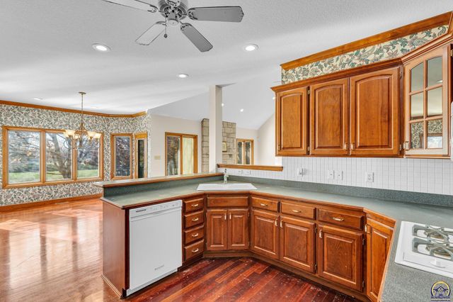 7639 SW 19th ST, Topeka, KS 66615