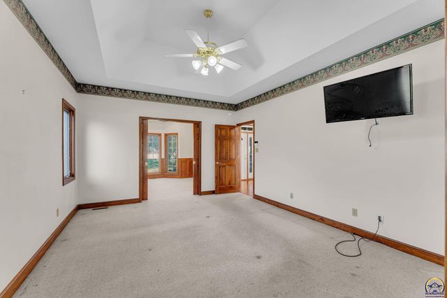 7639 SW 19th ST, Topeka, KS 66615