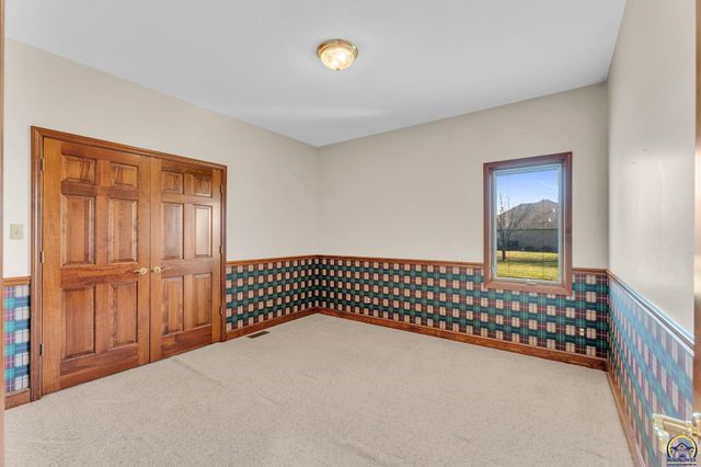 7639 SW 19th ST, Topeka, KS 66615