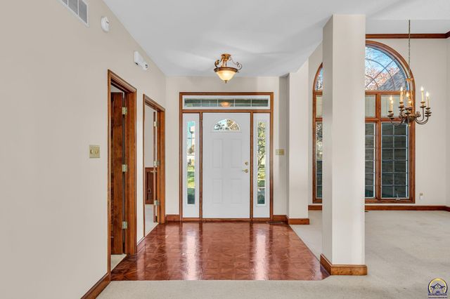 7639 SW 19th ST, Topeka, KS 66615