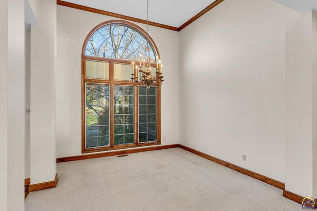 7639 SW 19th ST, Topeka, KS 66615