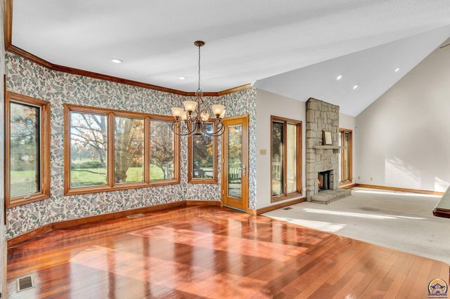 7639 SW 19th ST, Topeka, KS 66615