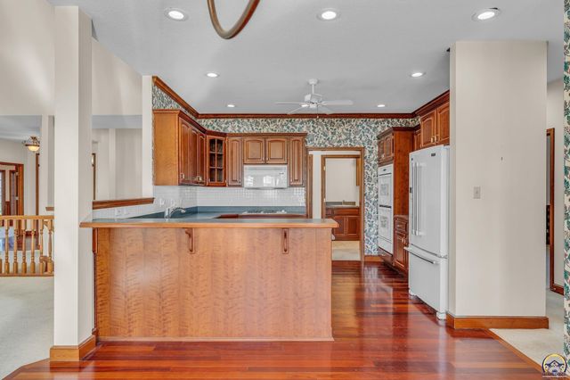 7639 SW 19th ST, Topeka, KS 66615