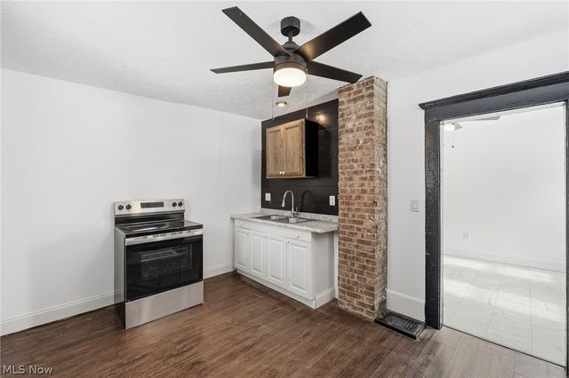 480 Bell Street, Akron, OH 44307