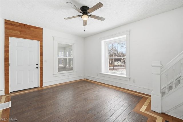 480 Bell Street, Akron, OH 44307