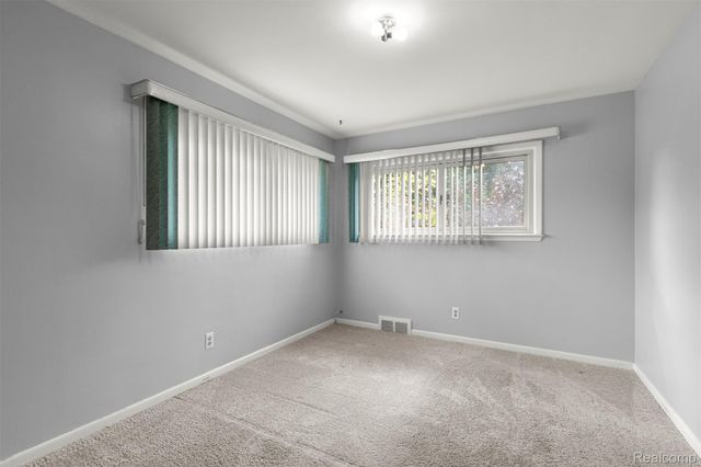 7241 Lucerne Street, Dearborn Heights, MI 48127