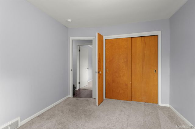 7241 Lucerne Street, Dearborn Heights, MI 48127