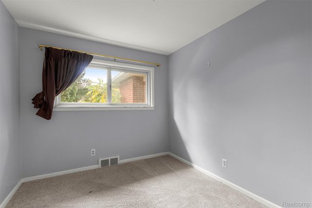 7241 Lucerne Street, Dearborn Heights, MI 48127