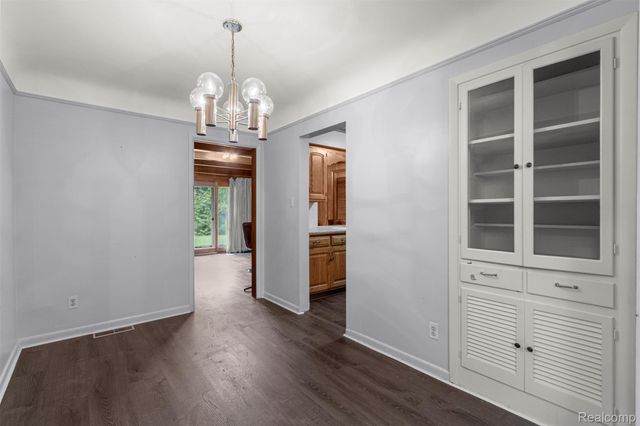 7241 Lucerne Street, Dearborn Heights, MI 48127