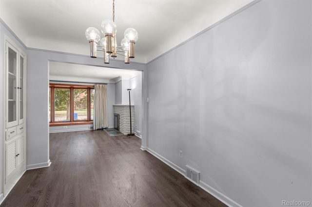 7241 Lucerne Street, Dearborn Heights, MI 48127