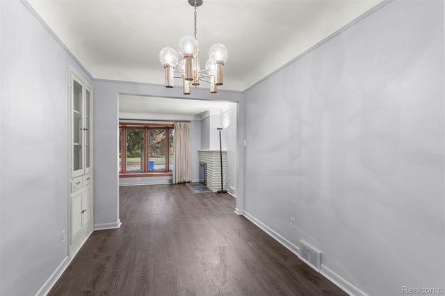 7241 Lucerne Street, Dearborn Heights, MI 48127