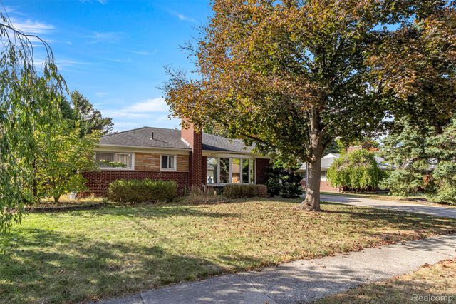 7241 Lucerne Street, Dearborn Heights, MI 48127