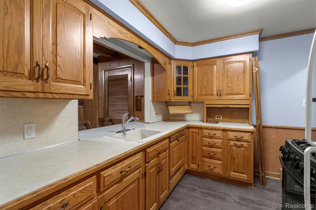 7241 Lucerne Street, Dearborn Heights, MI 48127