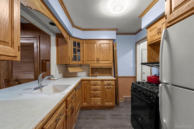 7241 Lucerne Street, Dearborn Heights, MI 48127