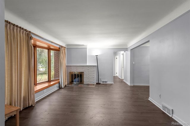 7241 Lucerne Street, Dearborn Heights, MI 48127