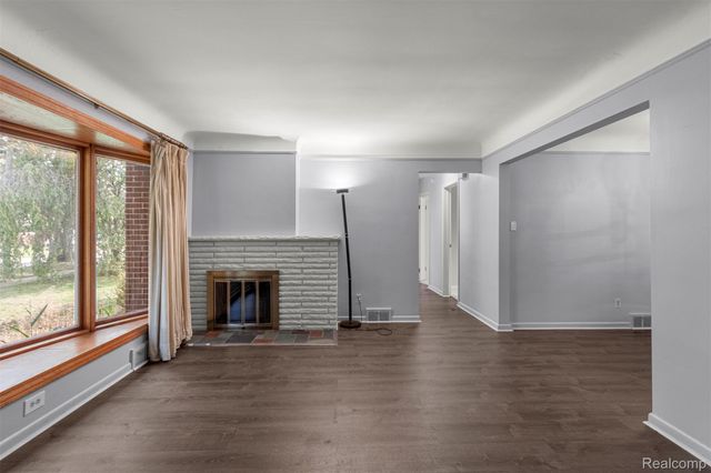 7241 Lucerne Street, Dearborn Heights, MI 48127