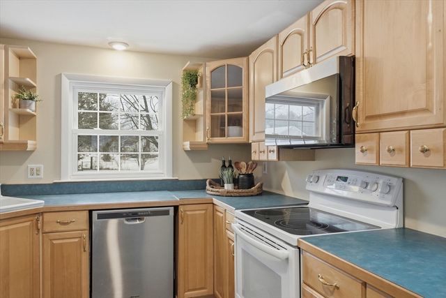 612 Chandler St, Tewksbury, MA 01876