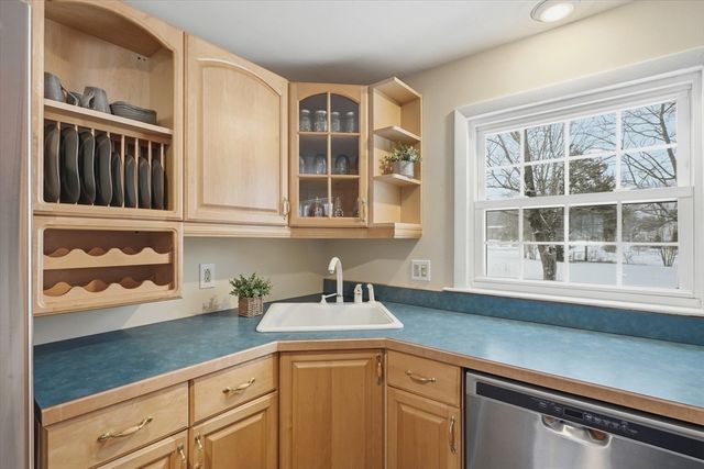 612 Chandler St, Tewksbury, MA 01876