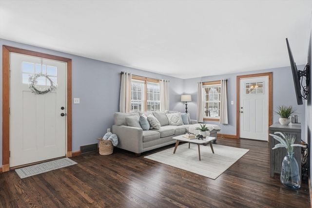 612 Chandler St, Tewksbury, MA 01876