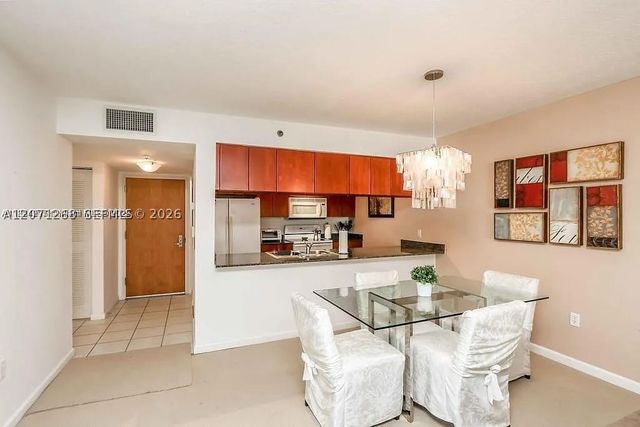 1200 Brickell Bay Dr 1518, Miami, FL 33131