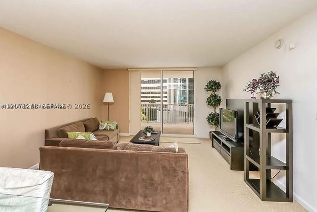 1200 Brickell Bay Dr 1518, Miami, FL 33131