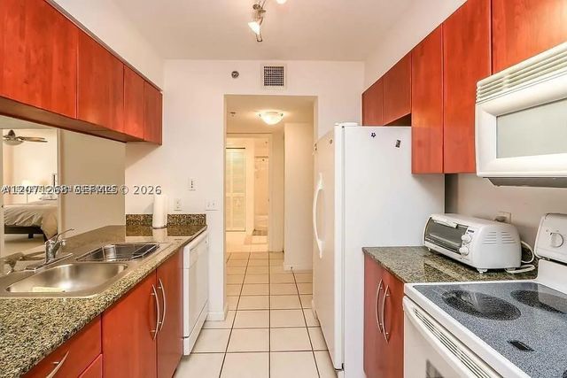 1200 Brickell Bay Dr 1518, Miami, FL 33131