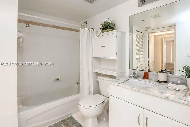 1200 Brickell Bay Dr 1518, Miami, FL 33131