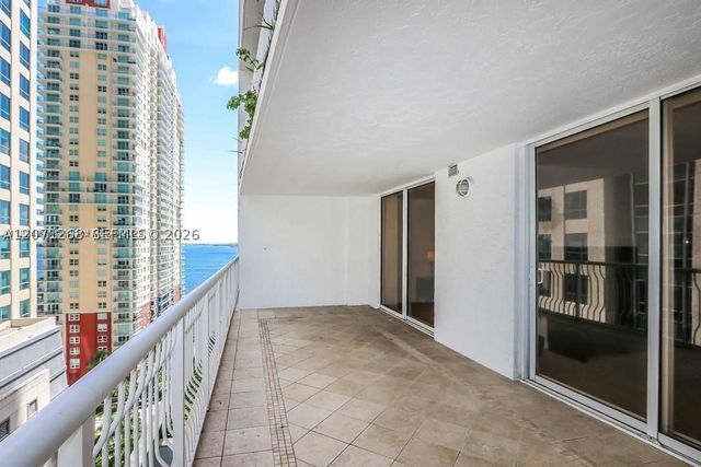 1200 Brickell Bay Dr 1518, Miami, FL 33131