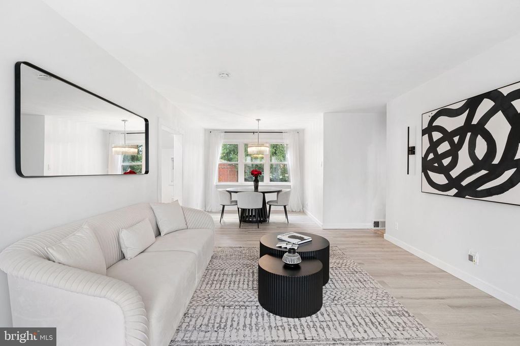 208 CHAPEL AVE E, Cherry Hill, NJ 08034