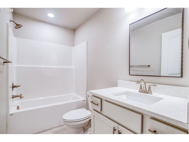 2910 Ne KLAMATH Pl, Newport, OR 97365