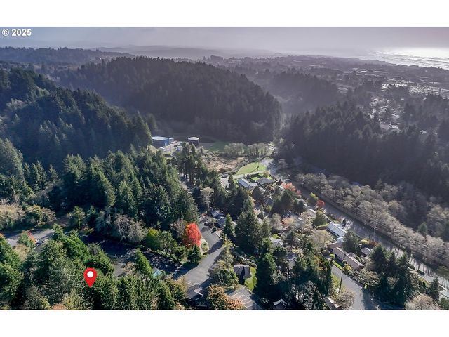 2910 Ne KLAMATH Pl, Newport, OR 97365