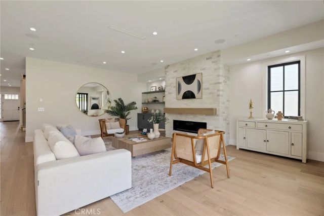 1820 9th Street, Manhattan Beach, CA 90266