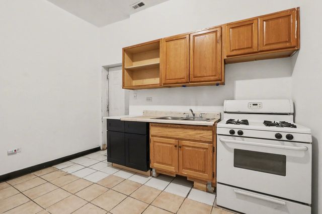 5718 S GREEN Street, Chicago, IL 60621