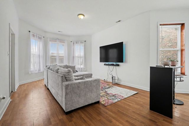 5718 S GREEN Street, Chicago, IL 60621