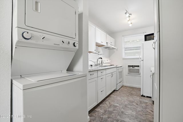 911 PHILLIPS Street, Jacksonville, FL 32207