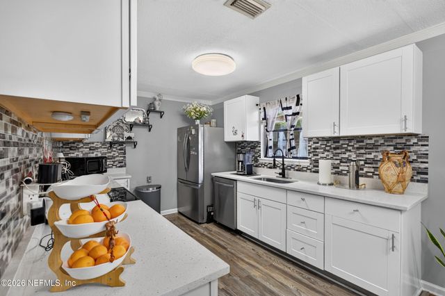 8005 FLEUR DE LIS Drive, Jacksonville, FL 32277