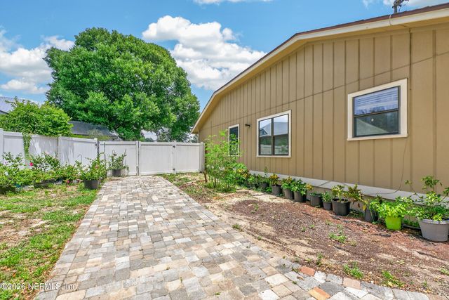 8005 FLEUR DE LIS Drive, Jacksonville, FL 32277