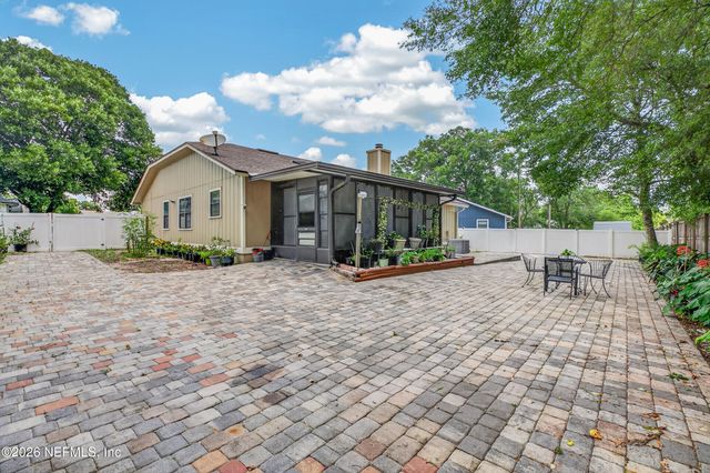 8005 FLEUR DE LIS Drive, Jacksonville, FL 32277