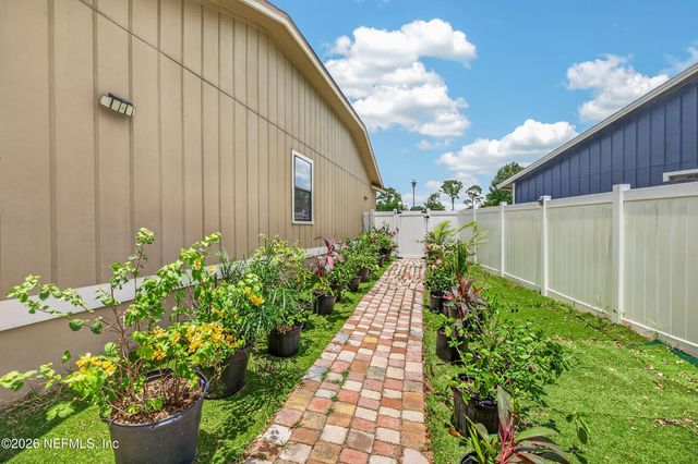8005 FLEUR DE LIS Drive, Jacksonville, FL 32277
