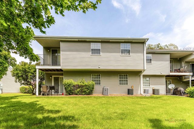 557 E Shag Bark Lane H, Streamwood, IL 60107