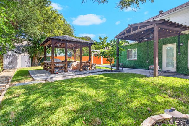 2407 Enfield Grove Dr, San Antonio, TX 78231