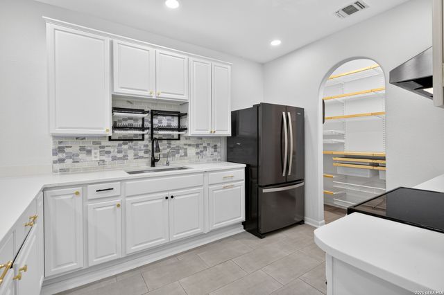 2407 Enfield Grove Dr, San Antonio, TX 78231