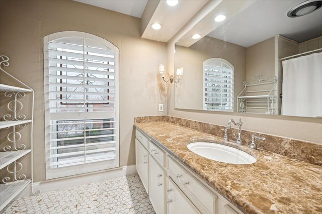 7525 Del Monte Drive, Houston, TX 77063